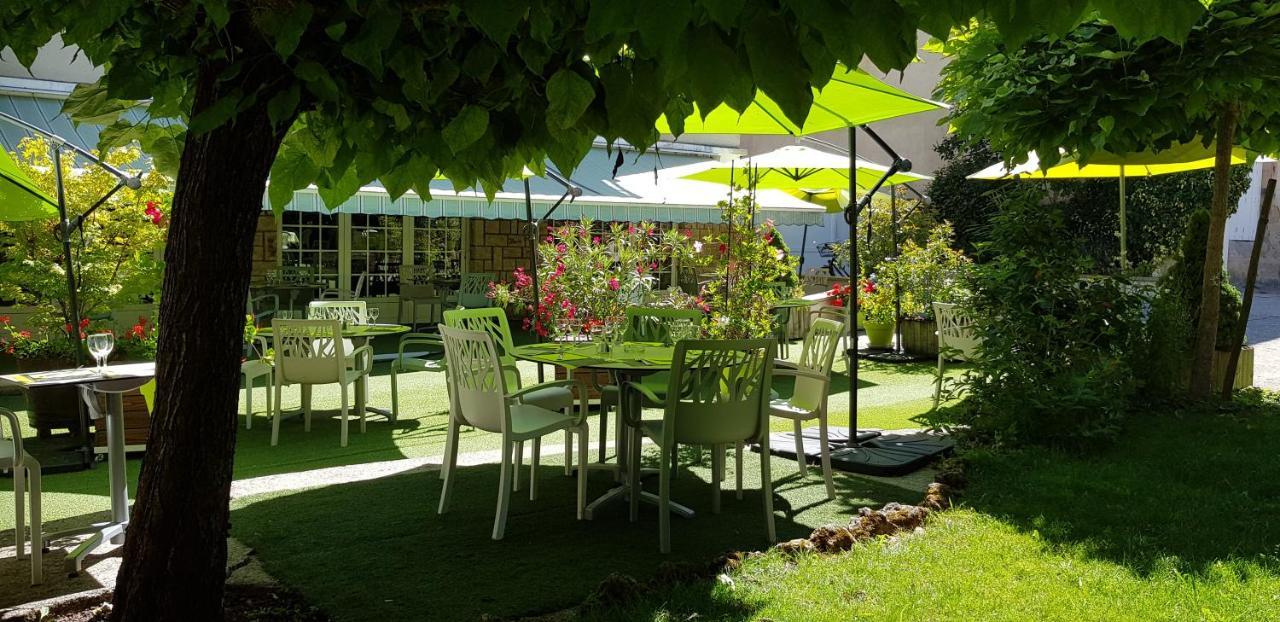 Hotel Le Lion D'Or แซงต์-เชอนีส-ดอลต์ ภายนอก รูปภาพ